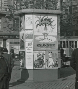 Plakatsøjlen Rådhuspladsen 1945
