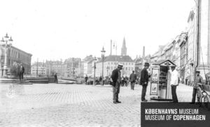 Sort paa Hvidt på Højbro Plads 1918